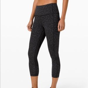 NWOT lululemon pace rival high rise crops